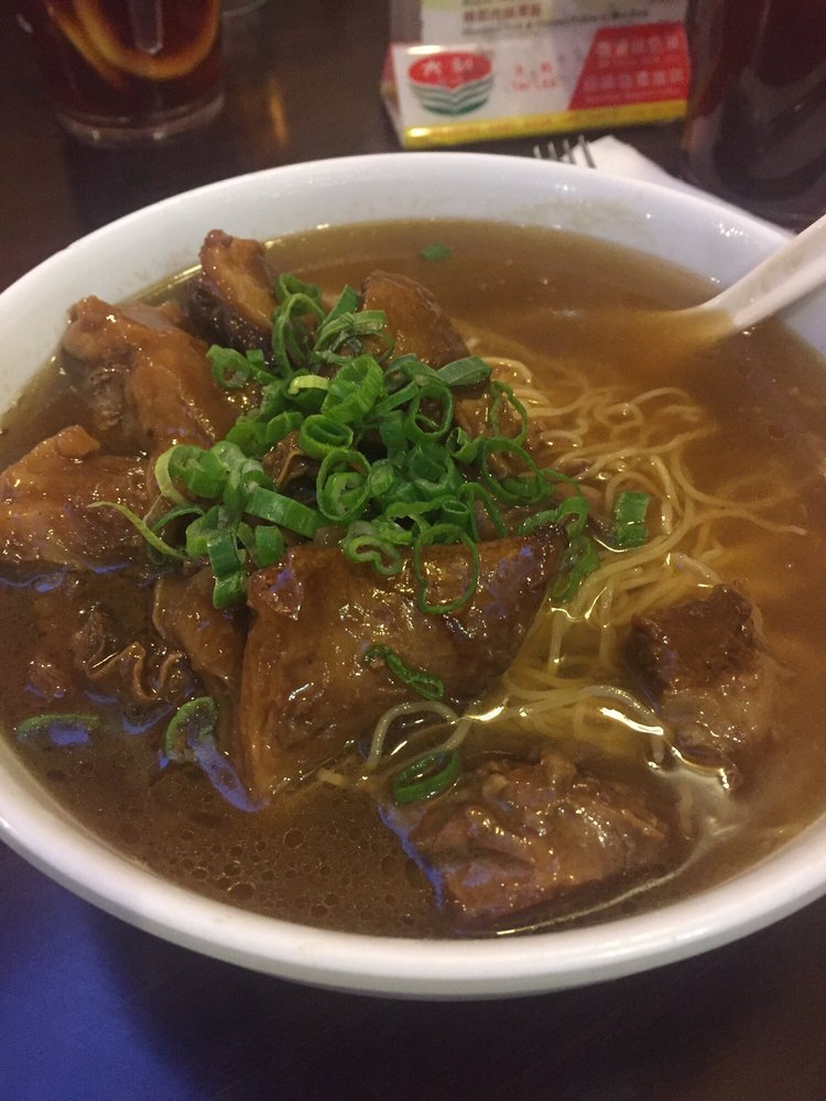 牛腩湯 Beef Brisket Noodle Soup