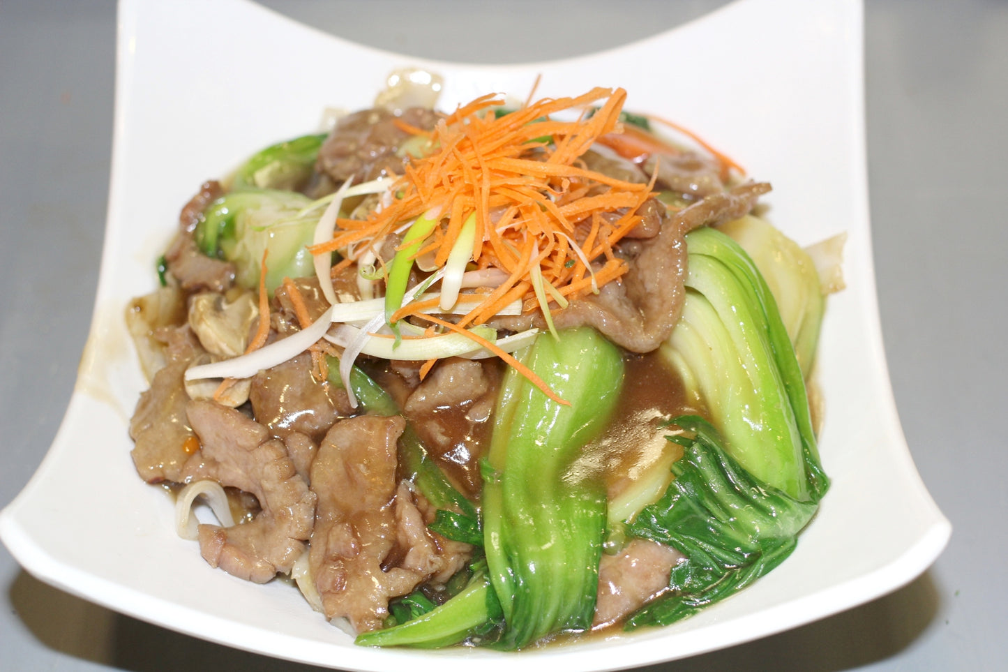 菜遠牛河 Beef Chow Fun w/ Gravy & Veggies