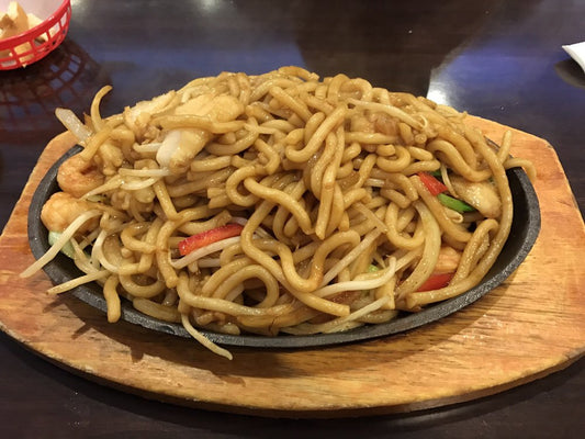 鐵板海鮮炒烏冬 Seafood Combo & Stir Fried Udon on a Sizzling Platter (Fish, Shrimp & Squid)