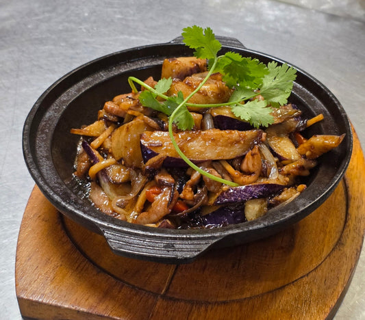 魚香茄子肉絲煲 Braised Sliced Pork & Eggplant w/ Spicy & Sour Sauce Clay Pot