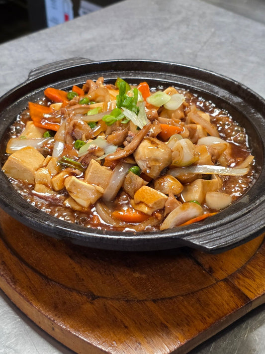 鹹魚雞粒豆腐煲 Chicken, Salty Fish & Tofu Clay Pot