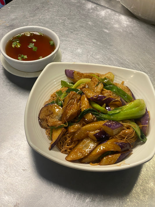 茄子葱段薑絲炆生麵 Braised Eggplant, Ginger & Green Onion w/ Egg Noodle