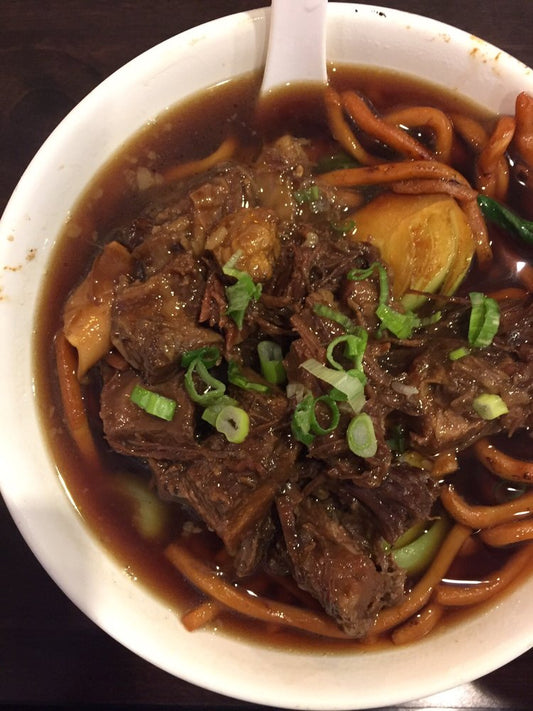 紅燒牛腩粗麵 Braised Beef Brisket Thick Noodle Soup