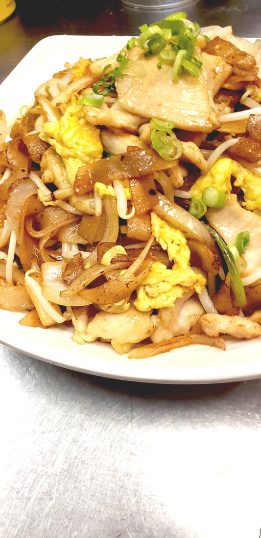 潮式沙爹雞片蛋炒河粉 Chicken & Egg w/ Satay Sauce Chow Fun
