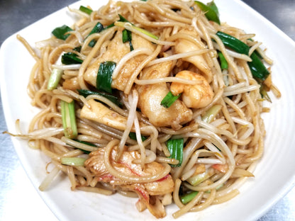 海鮮炒粉 Chow Fun w/ Seafood Combo